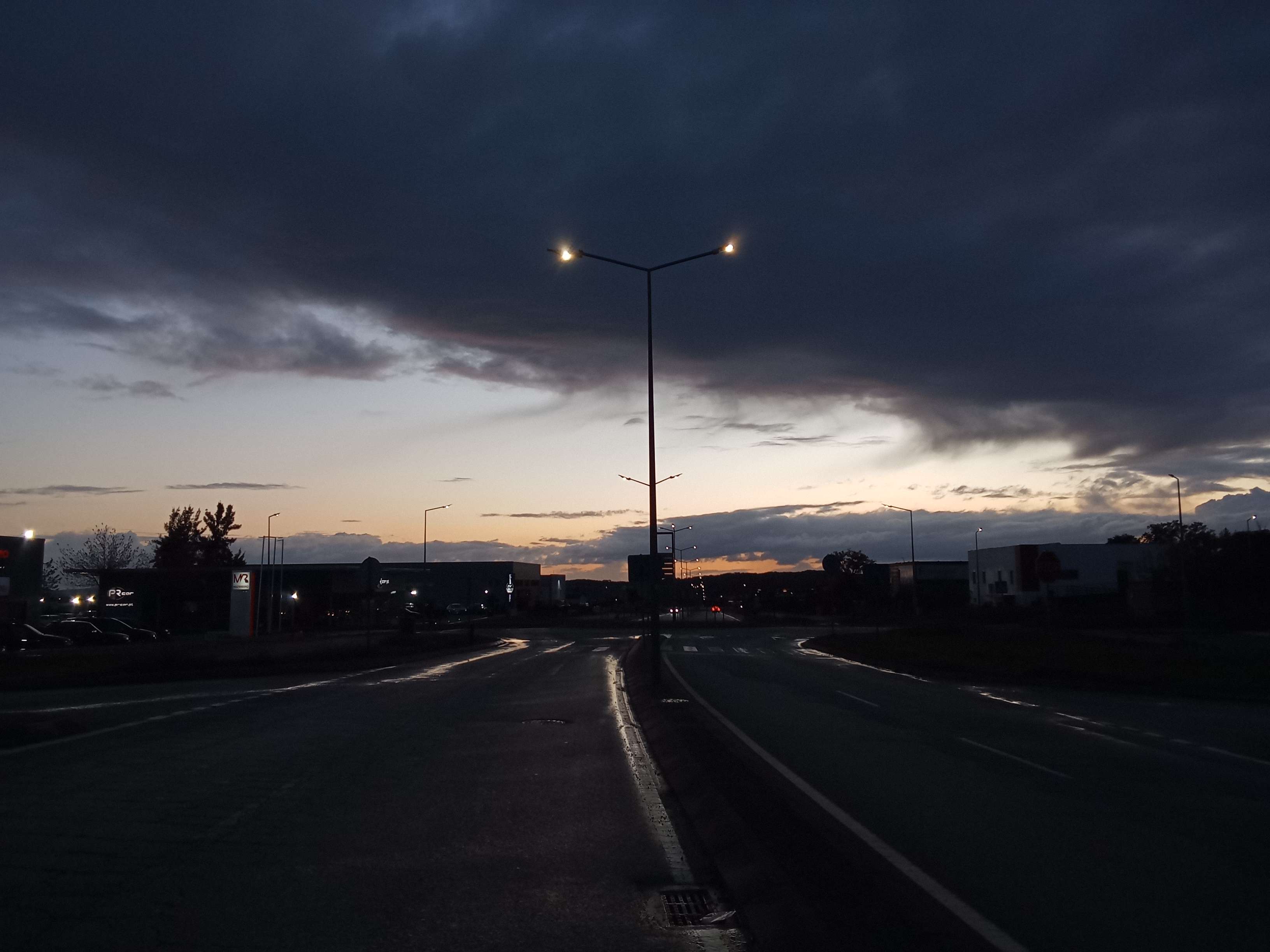 dark n moodeyy. i overdid it a bit with it being so dark. but heh, thats just a reflection of who i am... AWOOO *maroon 5 - animals starts playing*